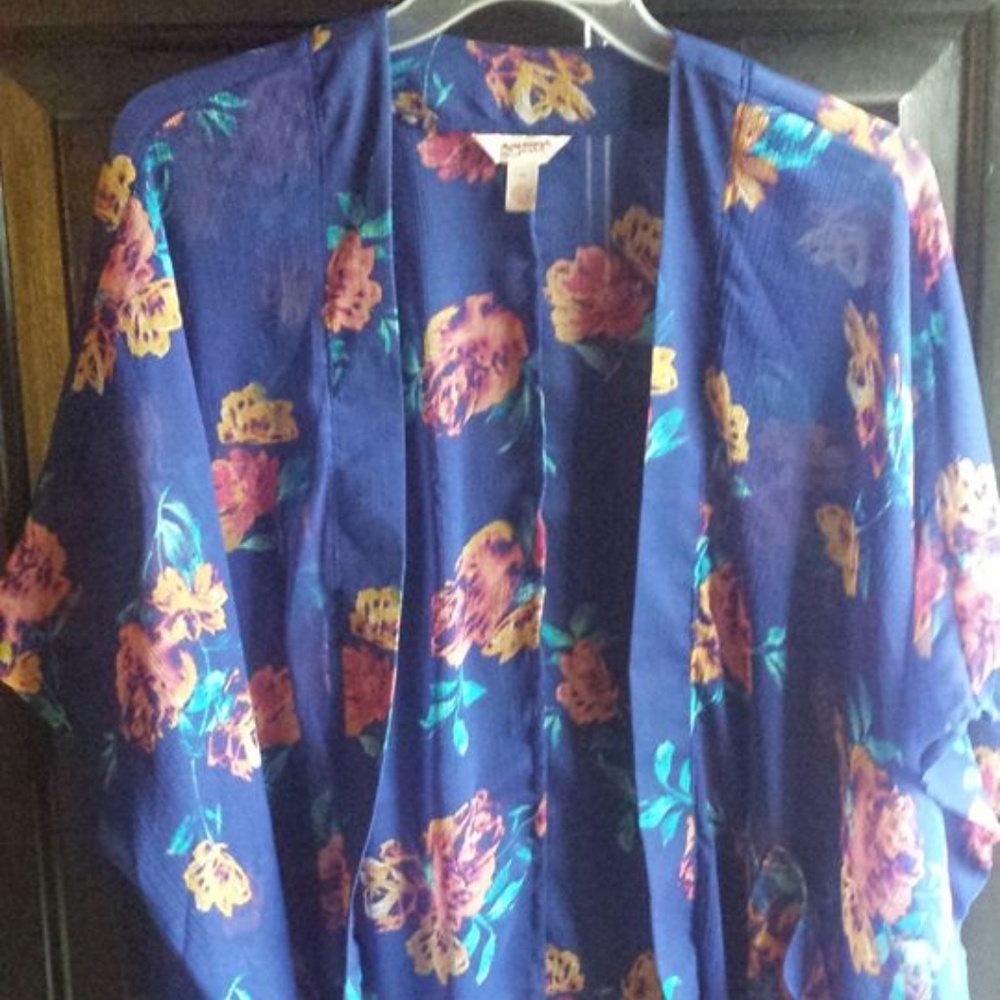 Kimono type top